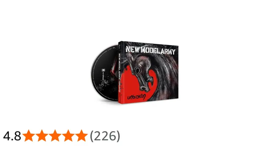 Okładka albumu "Unbroken" zespołu New Model Army z mrocznym, stylizowanym wizerunkiem konia. Czy to symbol nadchodzącej siły, czy może odzwierciedlenie przeszłości?