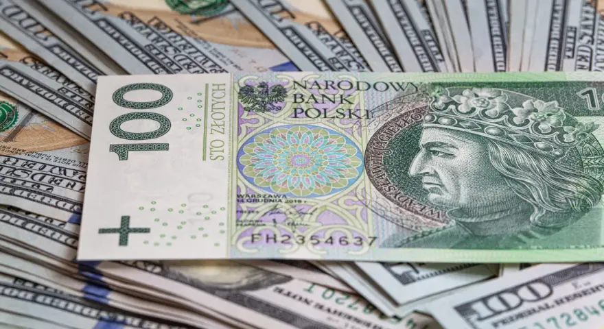 Limit gotówki w samolocie: 10 000 euro zgłoś lub zapłać!
