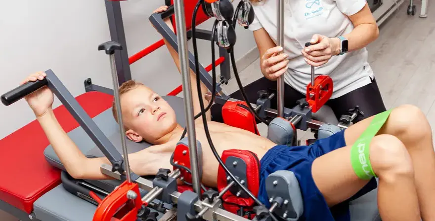Ile trwa rehabilitacja skoliozy? Kluczowe czynniki wpływające na czas terapii