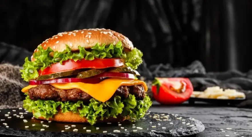 Twój burger suchy? Wybierz idealne mięso wołowe i uniknij błędów!