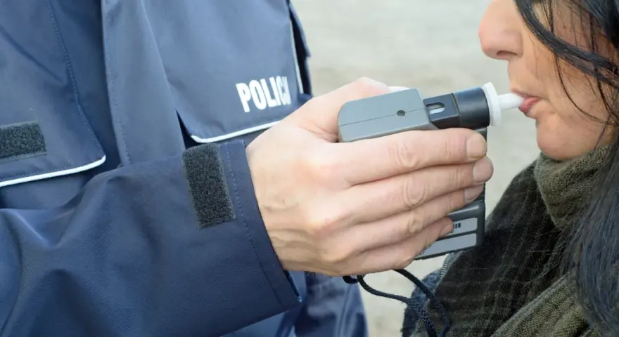 Alkomat: jak dmuchać prawidłowo? Poznaj sekrety dokładnego testu