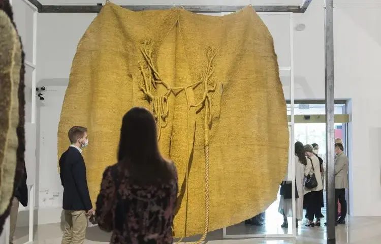 Rzeźby Magdaleny Abakanowicz: Tajemnice sztuki, które musisz poznać