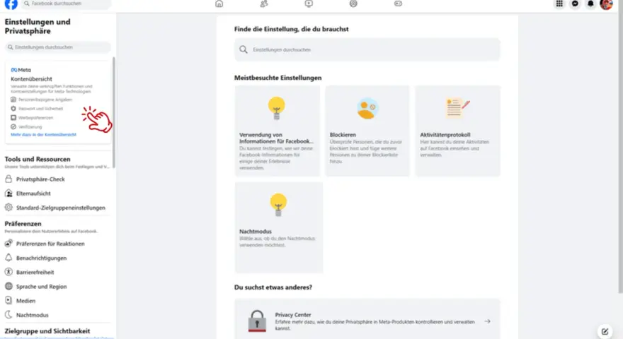 Facebook-Einstellungen: Ein Finger tippt auf "Kontenübersicht" in der linken Seitenleiste.