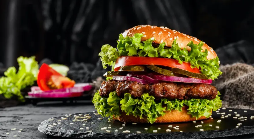 Soczysty burger z marketu? Wybierz mięso jak ekspert!