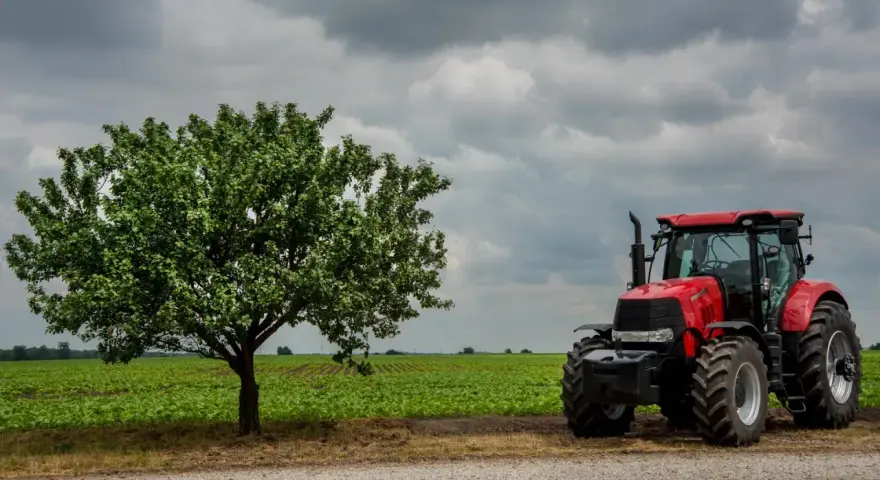 Badanie techniczne ciągnika: Co sprawdzają i jak zdać za pierwszym razem?