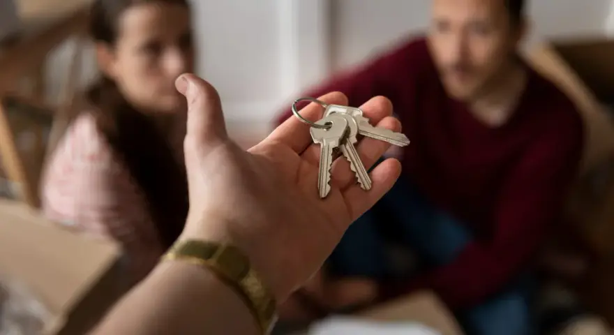 Czy właściciel mieszkania może zakazać przyjmowania gości? Sprawdź swoje prawa
