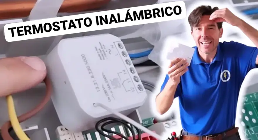 Guía para como conectar termostato wifi a caldera. Un técnico muestra el dispositivo y sus conexiones.