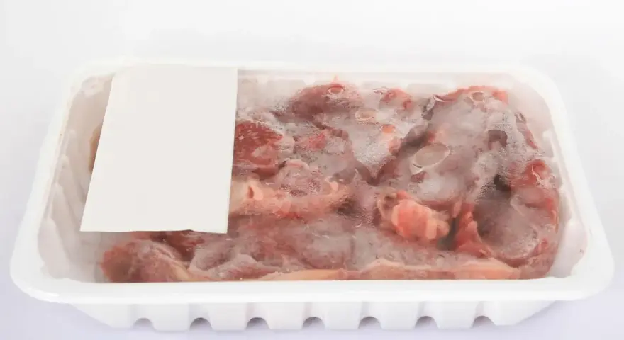 Ile mięso w zamrażarce? Poznaj bezpieczne czasy dla każdego rodzaju!