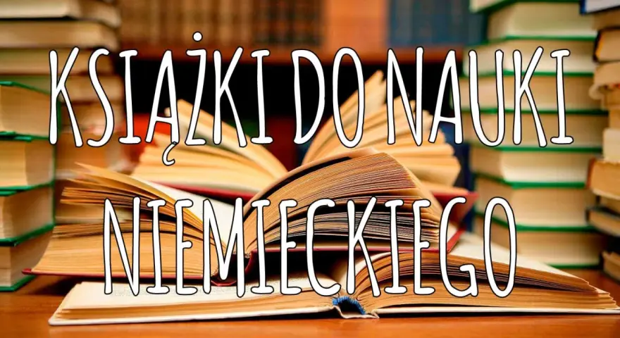 Otwarta niemiecka książka do nauki leży na stosie innych książek.