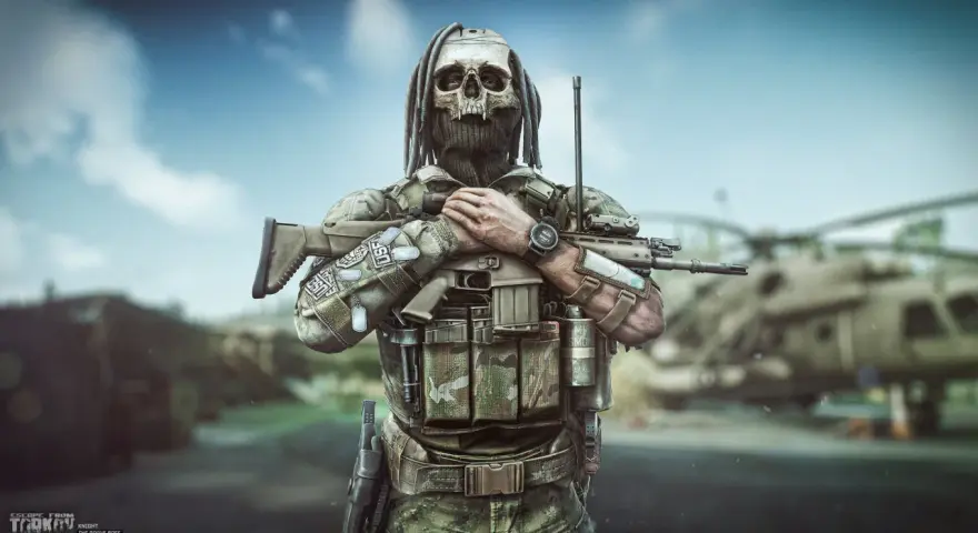 Żołnierz z maską czaszki i karabinem, gotowy na nowy tarkov wipe. W tle helikopter.