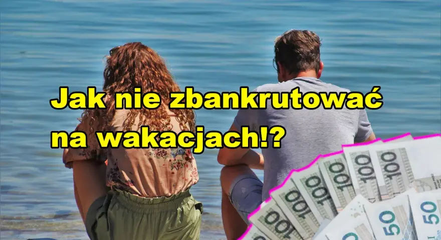 Para siedząca nad wodą, z pieniędzmi w ręku.