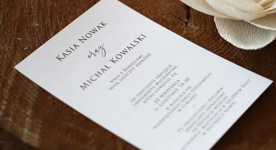 Kiedy dać zaproszenie na ślub w pracy, aby nie popełnić błędu?