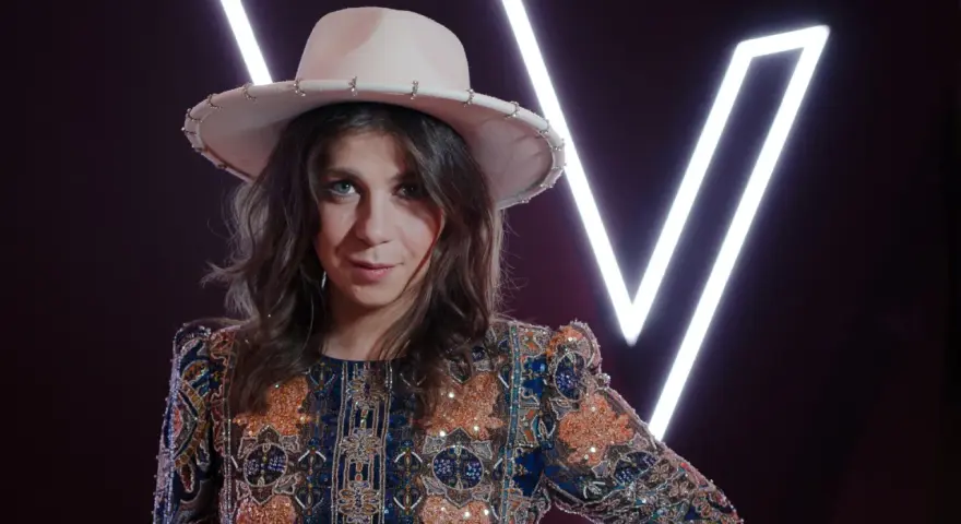 Kto wygrał The Voice of Poland? Ta artystka w kapeluszu i zdobionej sukni z pewnością zachwyciła!