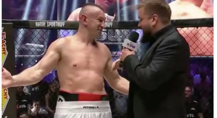 Adamek, gwiazda KSW, udziela wywiadu po walce.