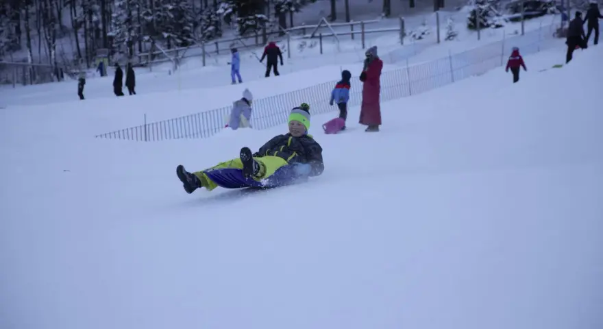 Gdzie na sanki z dzieckiem w Zakopanem? Bezpieczne miejsca na zimę