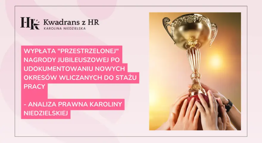Wypłata nagrody jubileuszowej po udokumentowaniu nowych okresów wliczanych do stażu pracy. Złoty puchar w dłoniach symbolizuje sukces.