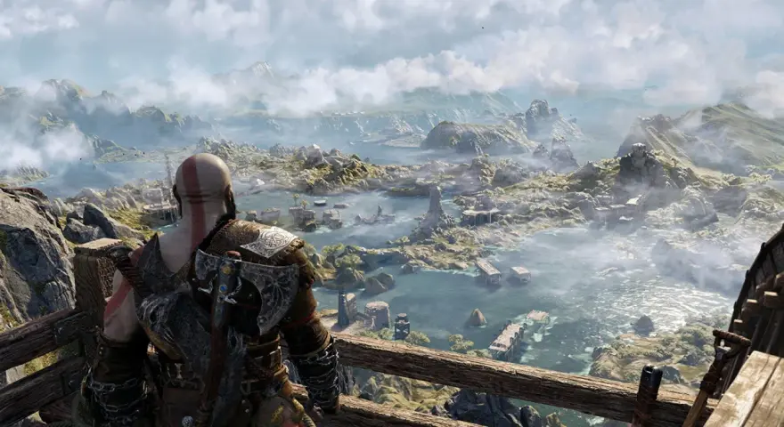Kratos spogląda na rozległy, mglisty krajobraz. Zastanawiasz się, ile trwa fabuła God of War Ragnarök, przemierzając te ziemie.