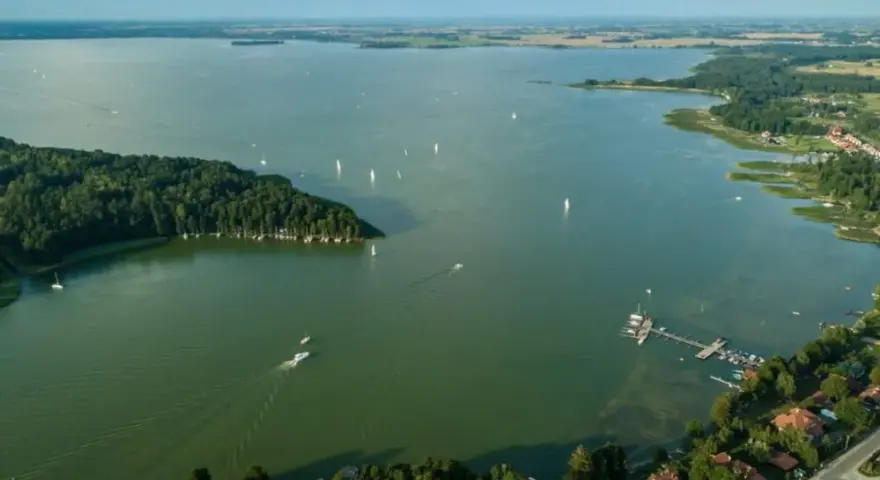 Mazury: Atrakcje, które musisz zobaczyć. Przewodnik po Krainie Jezior.