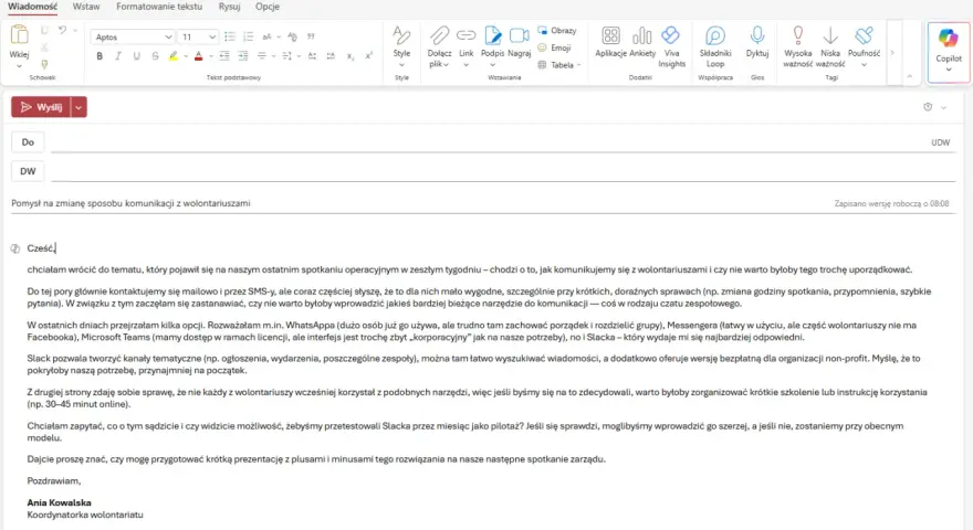 Jak napisać maila do wolontariuszy o zmianie komunikacji. Ania Kowalska proponuje Slacka jako narzędzie do czatu zespołowego.