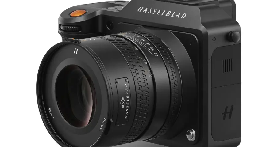 Elegancki aparat Hasselblad X2D 100C z obiektywem 2,5/55.