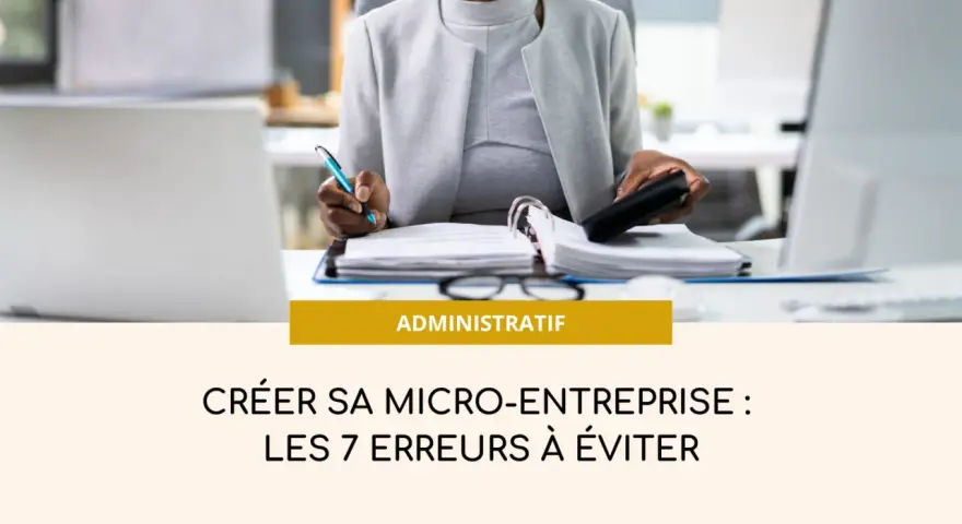 Une personne fait sa déclaration micro entreprise, calculant ses chiffres.