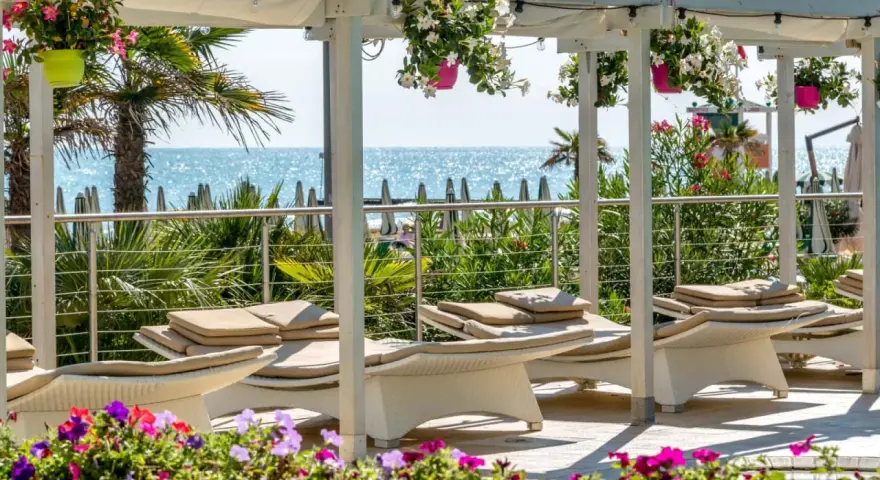 Hotel Nettuno Jesolo: Vacanze 4* Fronte Mare, Famiglia & Benessere