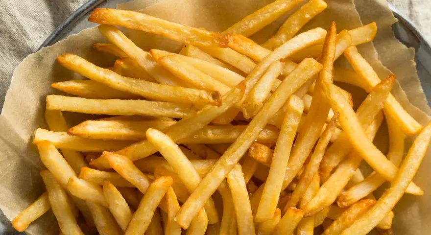 Ile kcal mają frytki z piekarnika? Zaskakujące różnice w kaloriach