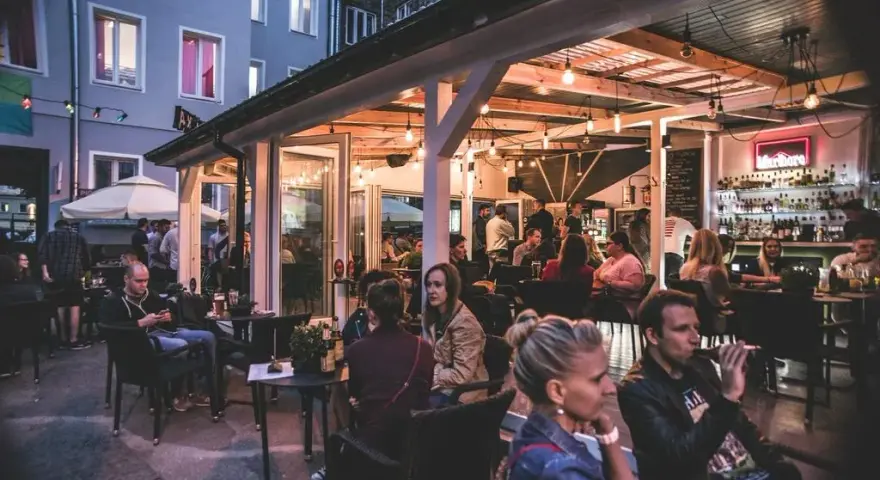 Najlepsze drink bary Warszawa: Przewodnik po TOP miejscach