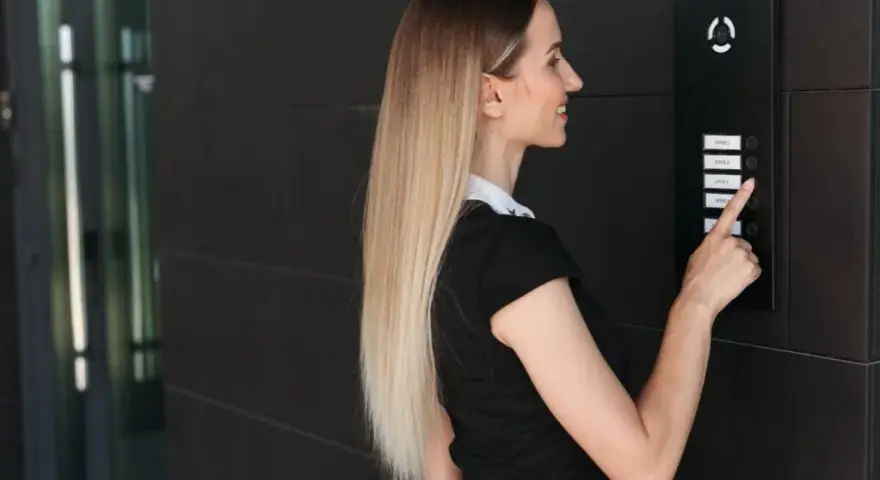 Jak wyciszyć domofon w bloku i cieszyć się ciszą w mieszkaniu