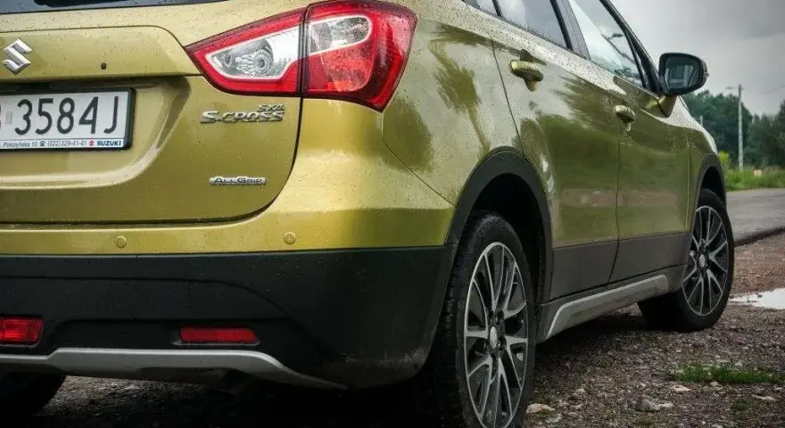 Pojemność baku Suzuki SX4: Classic czy S-Cross? Sprawdź, ile mieści!