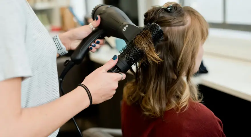 Salon fryzjerski w Lublinie – jak wybrać miejsce, które naprawdę zadba o Twoje włosy?