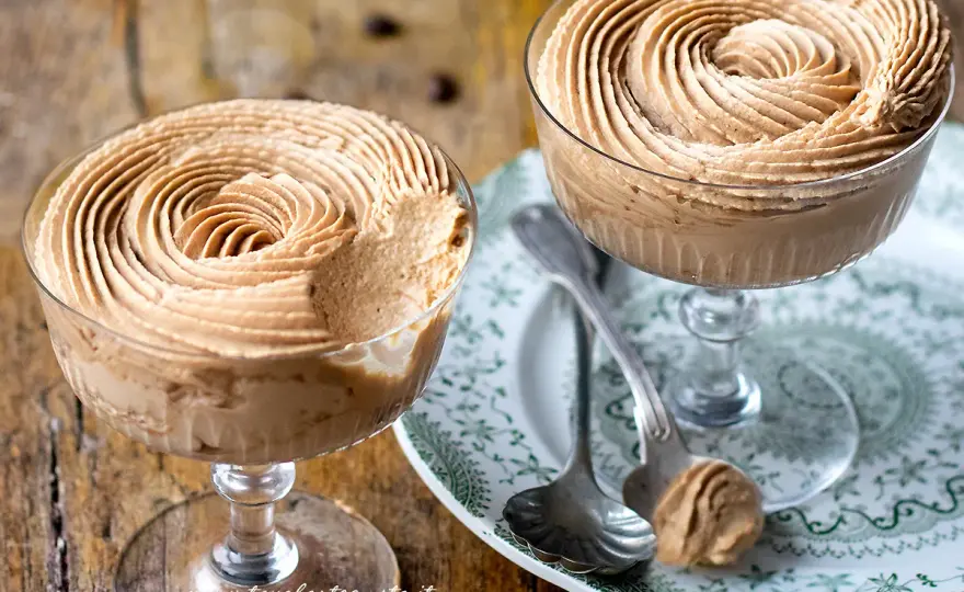 Mousse al caffè perfetta - segreti per un dessert indimenticabile