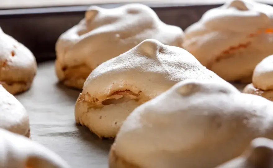 Meringue suisse - la méthode fiable pour des desserts nets