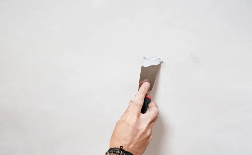 Imbiancare il soffitto senza aloni e gocce - guida pratica