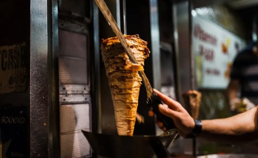 Ile kebabów w Polsce? Poznaj prawdę o rynku wartym miliardy