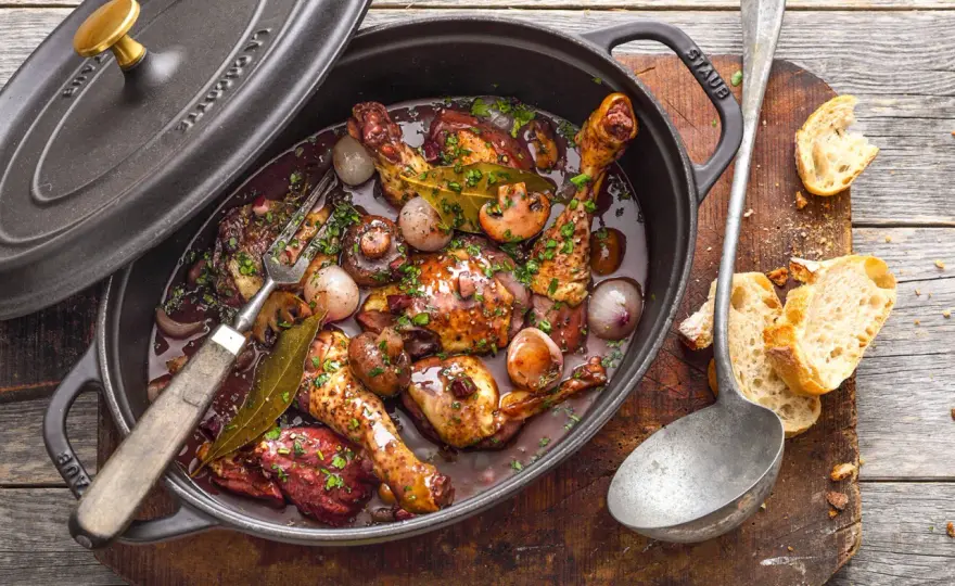 Coq au Vin mit ganzem Huhn - So gelingt der Klassiker