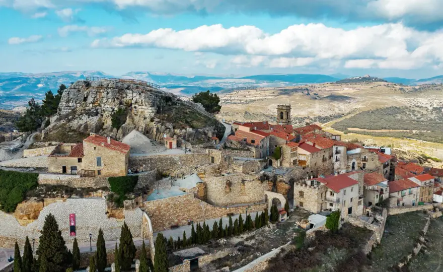 Roca del Corb en Culla - Senderismo e historia en Castellón