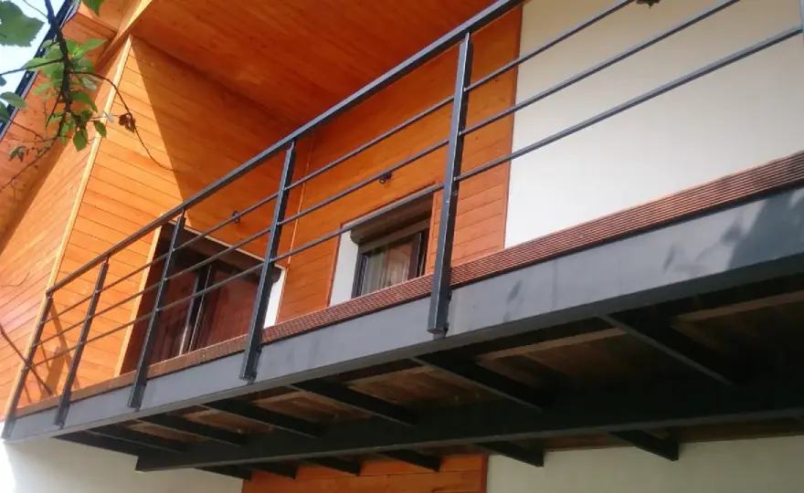 Balkon dostawny - Ile kosztuje naprawdę? Pełna wycena