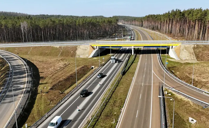 Ile można jechać na drodze ekspresowej? Limity dla kampera