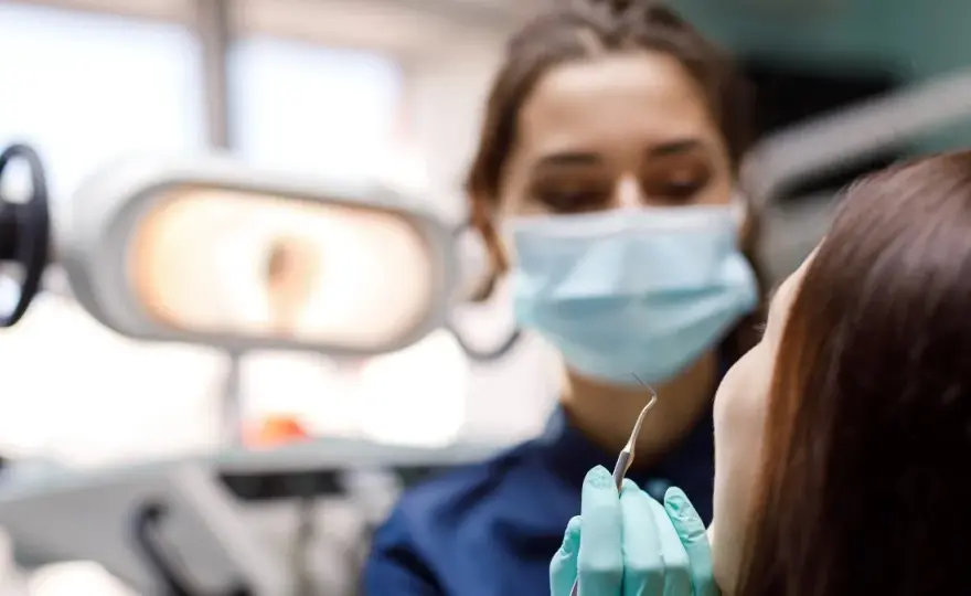 Jak zapisać się do dentysty na NFZ? Krok po kroku do darmowego leczenia
