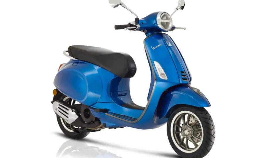 Vespa azul marino, qué modelo encaja contigo y cuánto cuesta