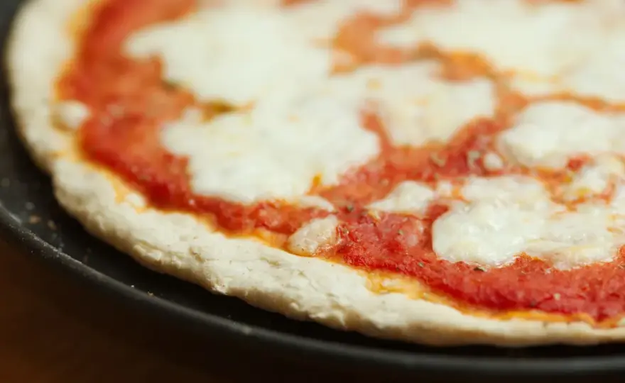 Jak jeść pizzę we Włoszech: Tradycje, które warto znać