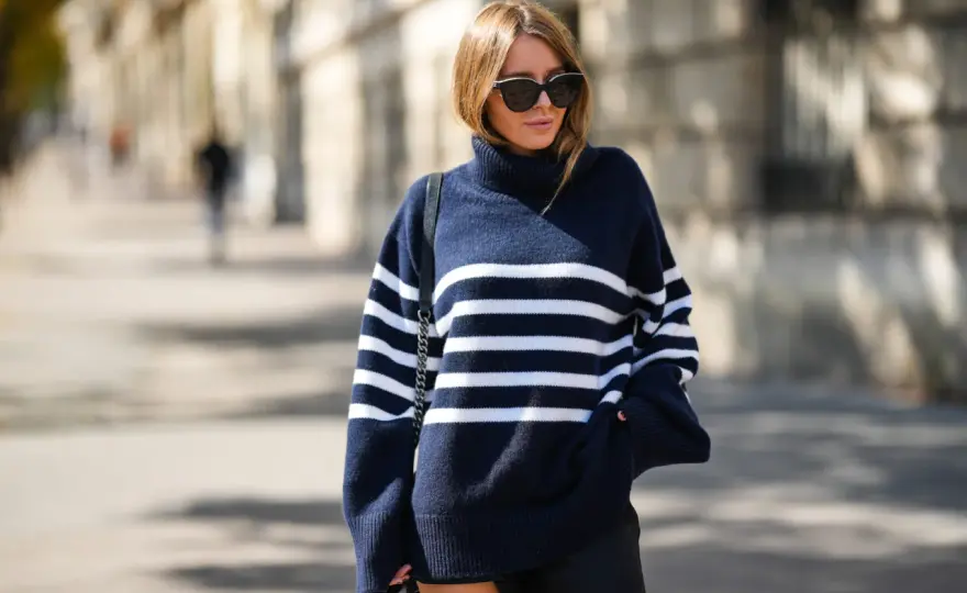 Sweter w paski: Stylowe stylizacje na każdą okazję - inspiracje