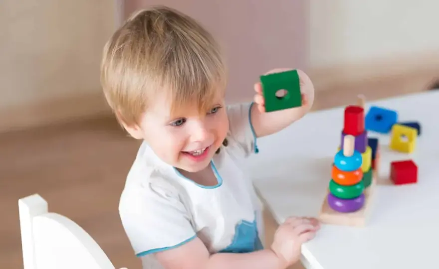 Bambino di 3 anni - crescita, linguaggio e autonomia