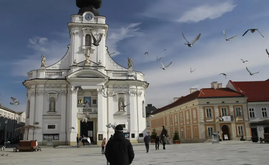 Wadowice: Co zwiedzić? Przewodnik po mieście JP2 i kremówek
