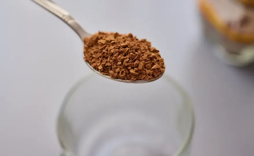 Kawa instant – co to znaczy i dlaczego warto ją znać?