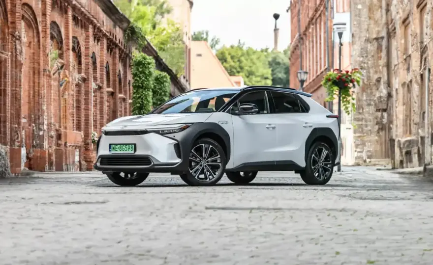 Toyota bZ4X - zasięg i ładowanie. Czy to dobry elektryk?
