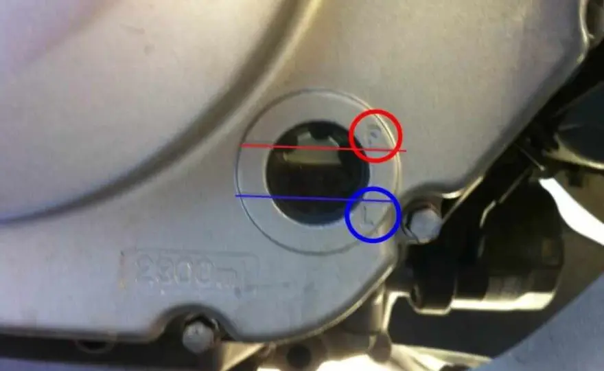 Revisar el nivel de aceite de la moto sin equivocarte
