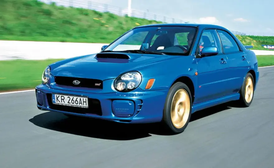 Małe szybkie auto - co liczy się poza mocą? Poradnik
