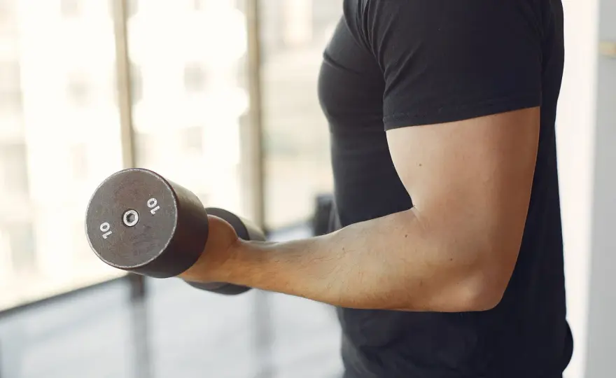 Najlepsze ćwiczenia na biceps - jak trenować, by rósł